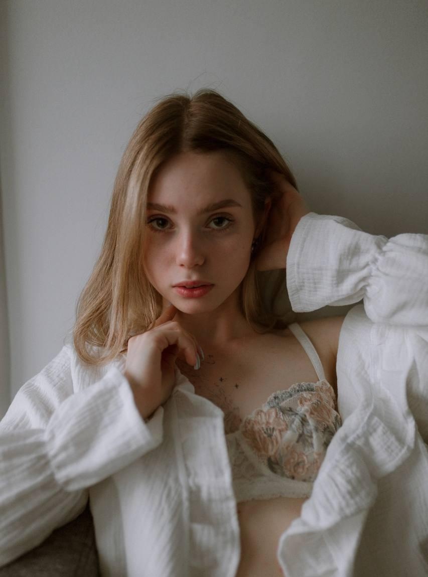 Оленька привлекательная девушка из Балаково цена от 6000 руб